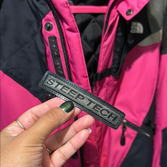 The North Face Speed Tech Pink and Black Jacket - Picture 7 of 12